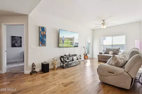 Living - 5350 E Deer Valley Dr #4267, Phoenix, AZ 85054 photo 1 of 5