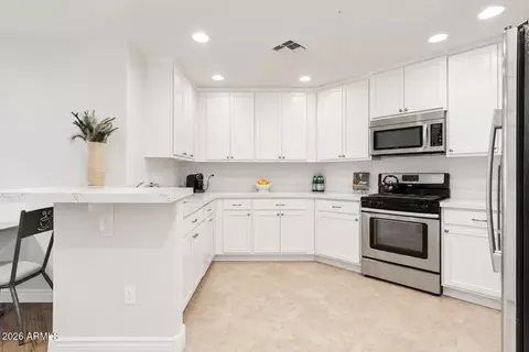 Kitchen - 5350 E Deer Valley Dr #4267, Phoenix, AZ 85054 photo 2 of 3
