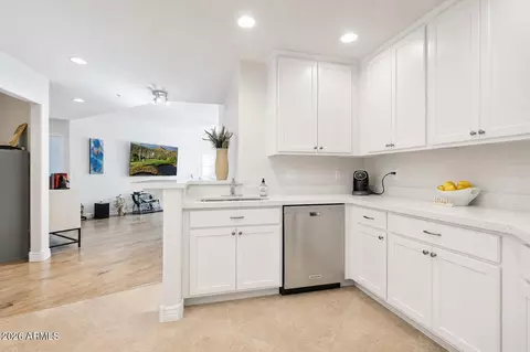 Kitchen - 5350 E Deer Valley Dr #4267, Phoenix, AZ 85054 photo 3 of 5