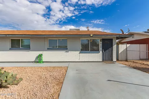 430 E Reizen Dr, Morristown, AZ 85342