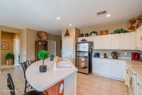 Kitchen - 4689 E Jude Ct, Gilbert, AZ 85297 photo 4 of 7