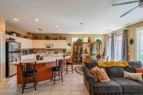 Kitchen - 4689 E Jude Ct, Gilbert, AZ 85297 photo 6 of 7