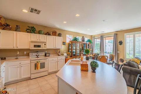 Kitchen - 4689 E Jude Ct, Gilbert, AZ 85297 photo 2 of 7