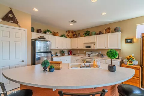 Kitchen - 4689 E Jude Ct, Gilbert, AZ 85297 photo 5 of 7