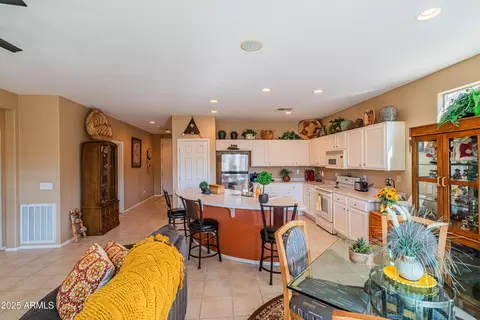 Kitchen - 4689 E Jude Ct, Gilbert, AZ 85297 photo 7 of 7