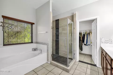 Bath - 2540 E Misty Willow Ln, Phoenix, AZ 85024 photo 1 of 4