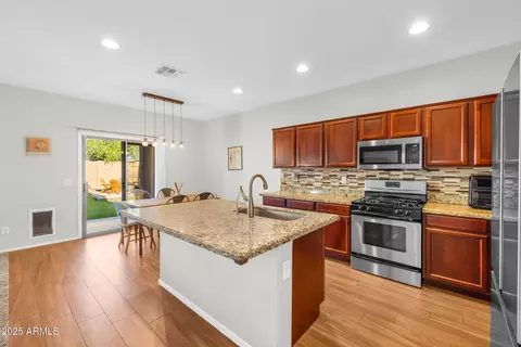 Kitchen - 2540 E Misty Willow Ln, Phoenix, AZ 85024 photo 1 of 3