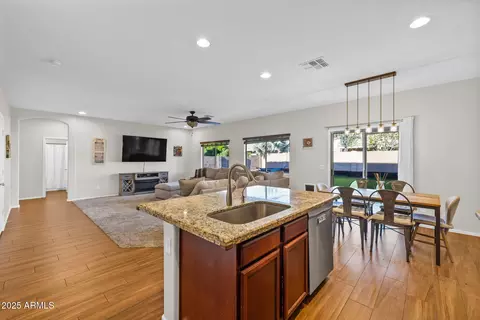 Kitchen - 2540 E Misty Willow Ln, Phoenix, AZ 85024 photo 2 of 3