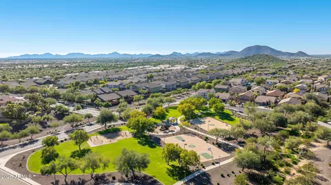 View/Area - 2540 E Misty Willow Ln, Phoenix, AZ 85024 photo 6 of 7