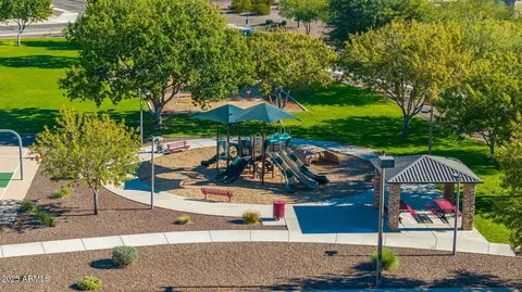View/Area - 2540 E Misty Willow Ln, Phoenix, AZ 85024 photo 5 of 7