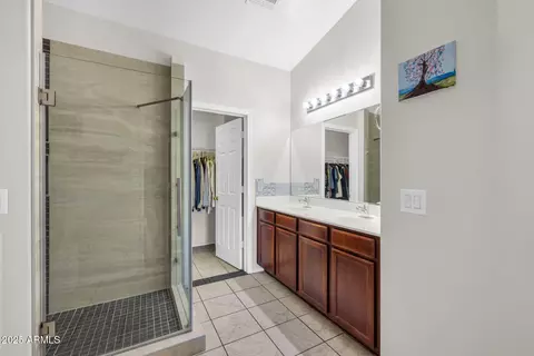Bath - 2540 E Misty Willow Ln, Phoenix, AZ 85024 photo 2 of 4