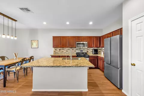 Kitchen - 2540 E Misty Willow Ln, Phoenix, AZ 85024 photo 3 of 3