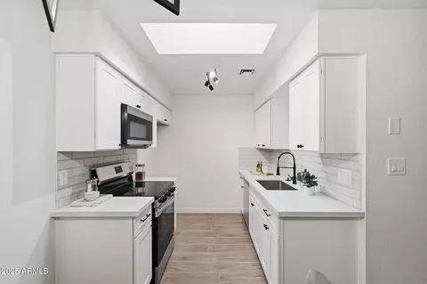 Kitchen - 4820 N 89th Ave #98, Phoenix, AZ 85037 photo 2 of 4
