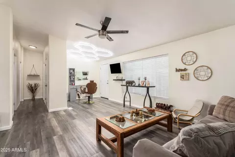 8601 N 103rd Ave #210, Peoria, AZ 85345