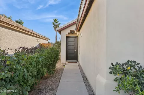 Entry Way - 3101 E Wagoner Rd, Phoenix, AZ 85032 photo 1 of 3