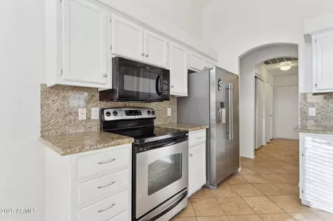 Kitchen - 3101 E Wagoner Rd, Phoenix, AZ 85032 photo 2 of 3
