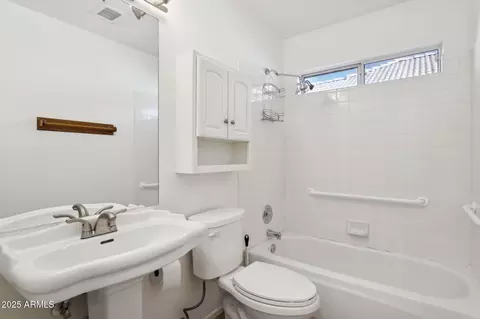 Bath - 3101 E Wagoner Rd, Phoenix, AZ 85032 photo 3 of 4