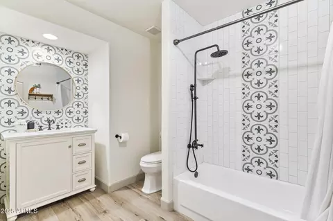 Bath - 4624 E Jaeger Rd, Phoenix, AZ 85050 photo 6 of 7