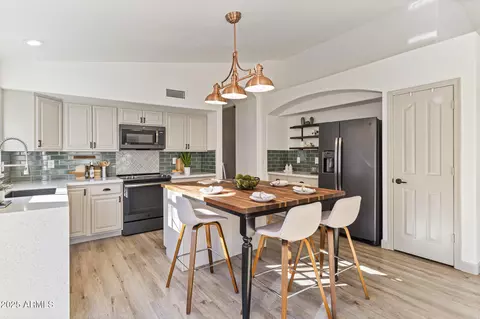 Kitchen - 4624 E Jaeger Rd, Phoenix, AZ 85050 photo 2 of 4