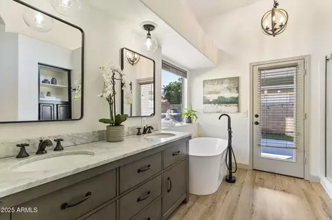 Bath - 4624 E Jaeger Rd, Phoenix, AZ 85050 photo 1 of 7