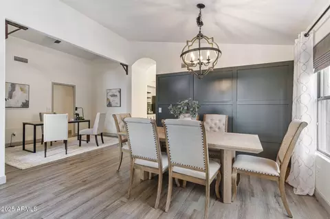 Dining - 4624 E Jaeger Rd, Phoenix, AZ 85050 photo 3 of 4