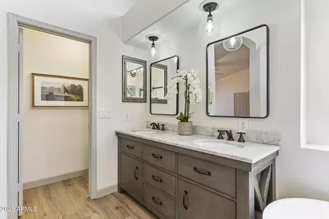 Bath - 4624 E Jaeger Rd, Phoenix, AZ 85050 photo 2 of 7