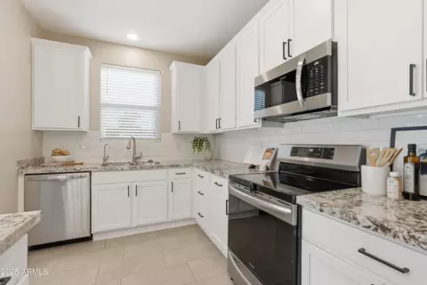 Kitchen - 3343 E Russell St, Mesa, AZ 85213 photo 4 of 4
