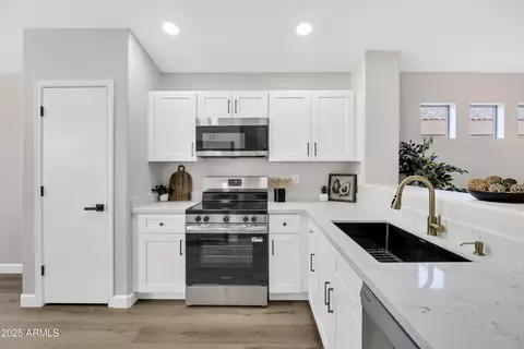 Kitchen - 1228 W Diamond Ave, Apache Junction, AZ 85120 photo 2 of 3