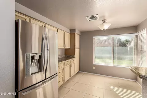 Kitchen - 1007 E Secretariat Dr, Tempe, AZ 85284 photo 3 of 4