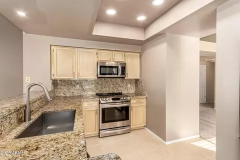 Kitchen - 1007 E Secretariat Dr, Tempe, AZ 85284 photo 4 of 4
