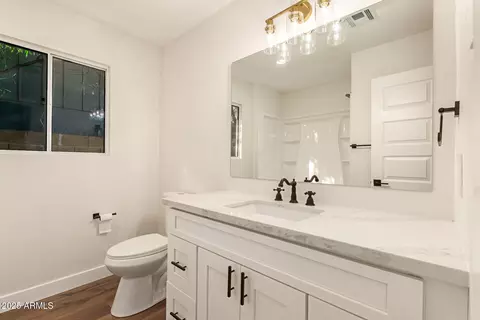 Bath - 1732 E Minton Dr, Tempe, AZ 85282 photo 2 of 3