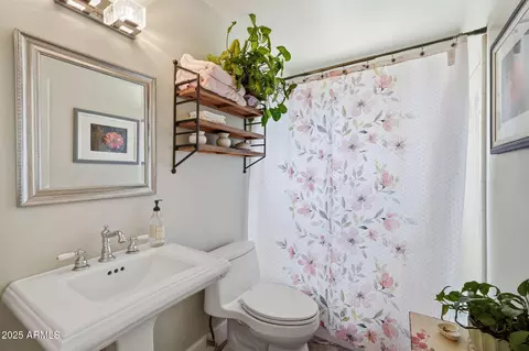 Bath - 3470 E Paradise Dr, Phoenix, AZ 85028 photo 3 of 4
