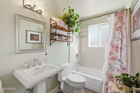 Bath - 3470 E Paradise Dr, Phoenix, AZ 85028 photo 4 of 4