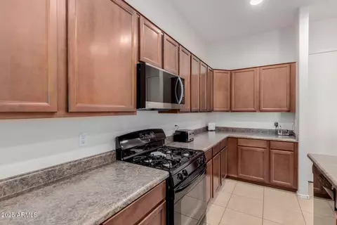 Kitchen - 3136 E Castanets Dr, Gilbert, AZ 85298 photo 4 of 5