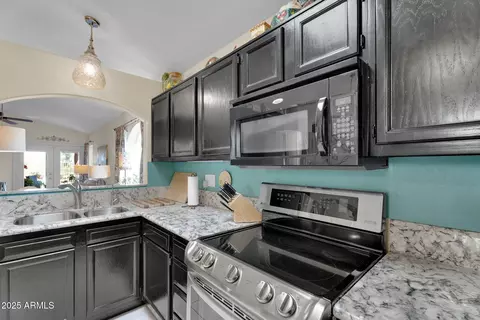 Kitchen - 4632 E Shomi St, Phoenix, AZ 85044 photo 4 of 4