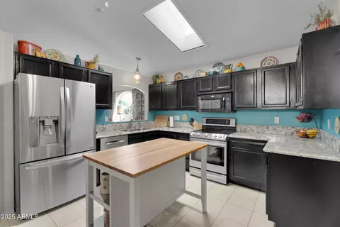 Kitchen - 4632 E Shomi St, Phoenix, AZ 85044 photo 1 of 4