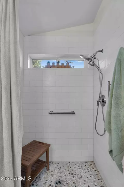 Bath - 4632 E Shomi St, Phoenix, AZ 85044 photo 2 of 3