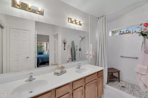 Bath - 4632 E Shomi St, Phoenix, AZ 85044 photo 1 of 3