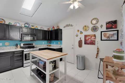 Kitchen - 4632 E Shomi St, Phoenix, AZ 85044 photo 2 of 4