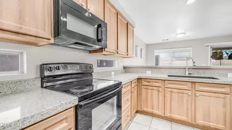 Kitchen - 1072 W Windhaven Ave, Gilbert, AZ 85233 photo 3 of 3