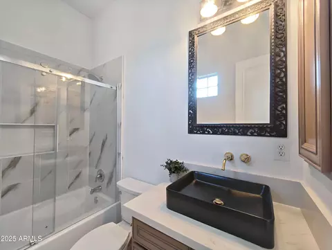 Bath - 136 E Desert Wind Dr, Phoenix, AZ 85048 photo 5 of 6