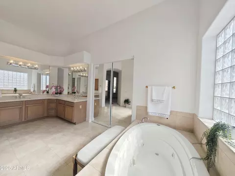 Bath - 136 E Desert Wind Dr, Phoenix, AZ 85048 photo 2 of 6