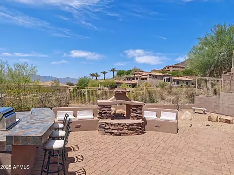Exterior - 136 E Desert Wind Dr, Phoenix, AZ 85048 photo 4 of 9