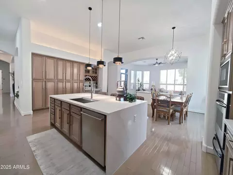 Kitchen - 136 E Desert Wind Dr, Phoenix, AZ 85048 photo 7 of 13