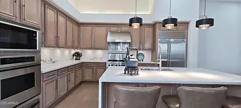 Kitchen - 136 E Desert Wind Dr, Phoenix, AZ 85048 photo 5 of 13