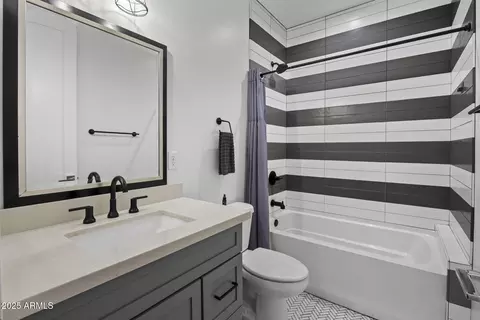 Bath - 3408 N 25th St, Phoenix, AZ 85016 photo 2 of 4