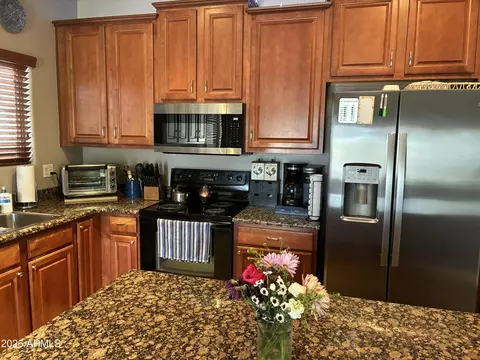 Kitchen - 1111 E Blue Spruce Ln, Gilbert, AZ 85298 photo 7 of 8