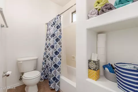 Bath - 1111 E Blue Spruce Ln, Gilbert, AZ 85298 photo 3 of 4