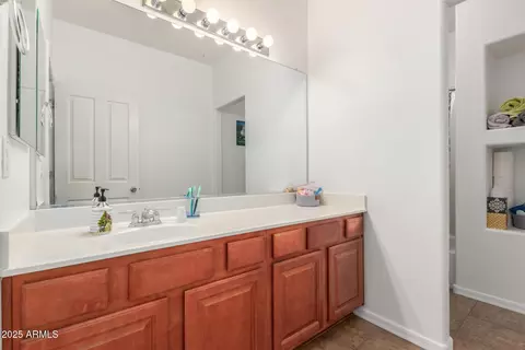 Bath - 1111 E Blue Spruce Ln, Gilbert, AZ 85298 photo 2 of 4