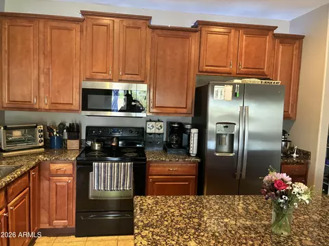 Kitchen - 1111 E Blue Spruce Ln, Gilbert, AZ 85298 photo 6 of 8